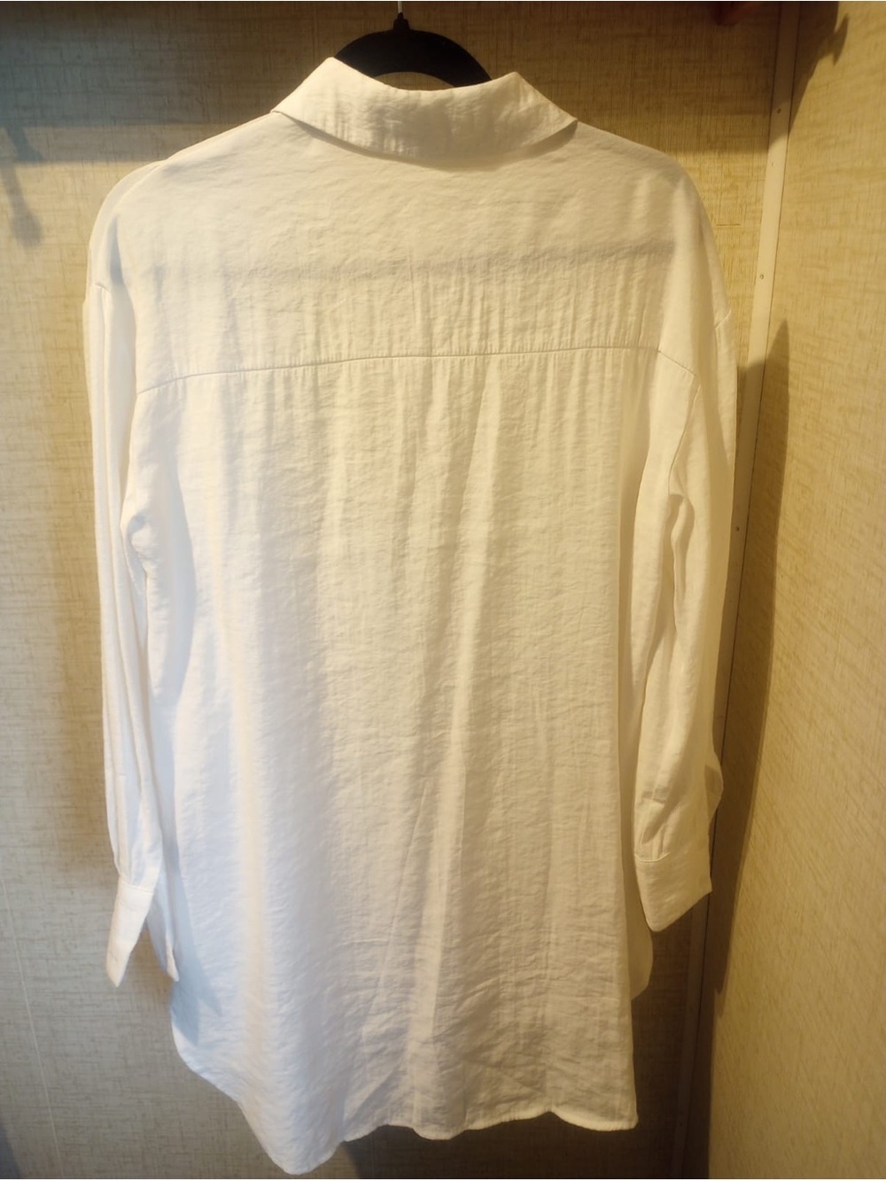 Relaxed White Button-Up Pocket Blouse — Lightweight Everyday Shirt - Picture 4 of 8